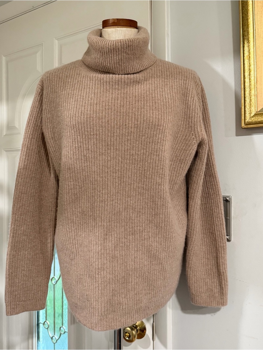 Quince Oatmeal color Turtleneck sweater 100% Mongolian Cashmere size Medium EUC